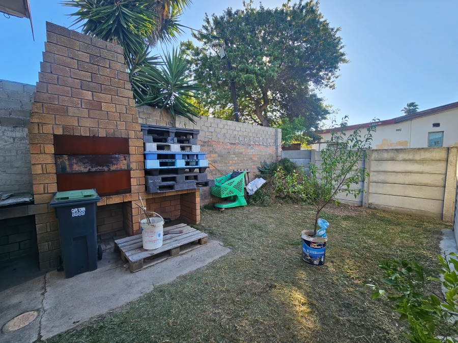 3 Bedroom Property for Sale in Peerless Park North Western Cape